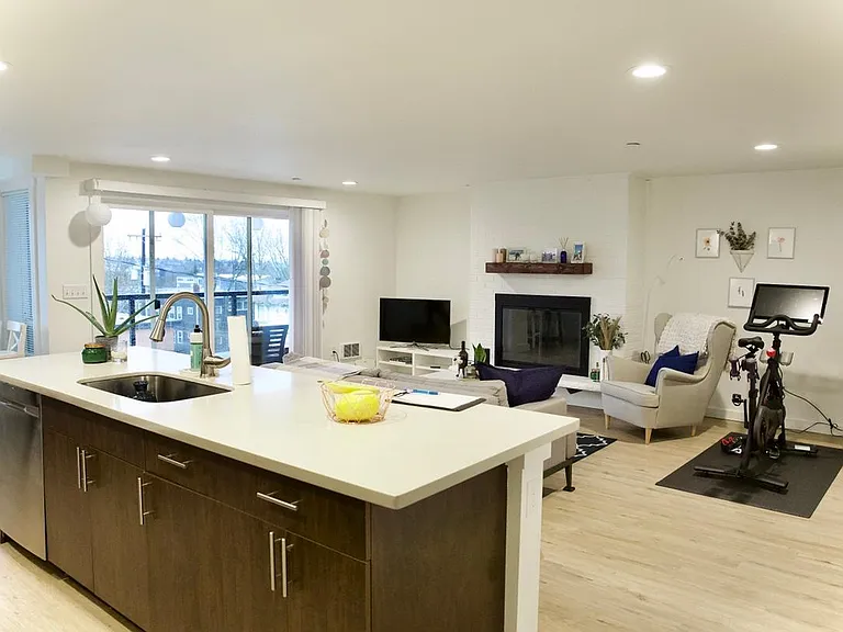 316 13th Ave E #402 — Photo 4