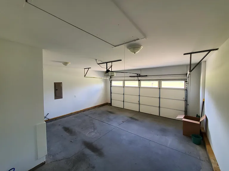 261 Woodcrest Ct — Photo 16