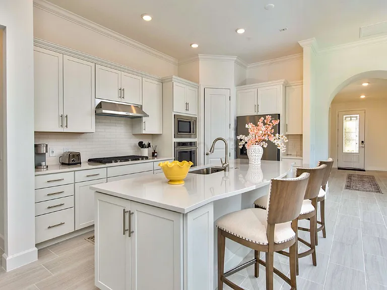 9280 Cormorant Dr — Photo 4