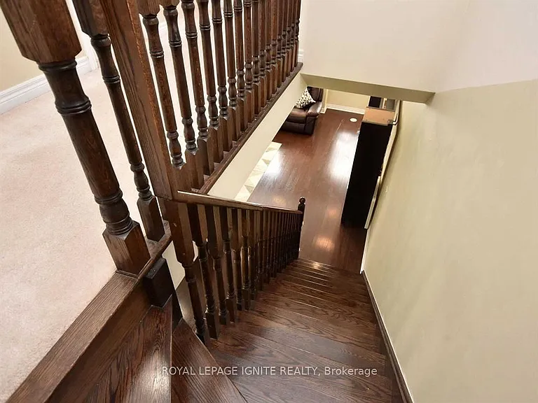 40 Cedar Lake Cres — Photo 33