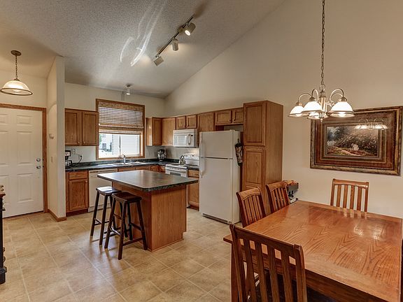 5th image of 1567 Balinese St