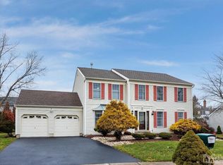 6 Hamilton Ct, Kendall Park, NJ 08824