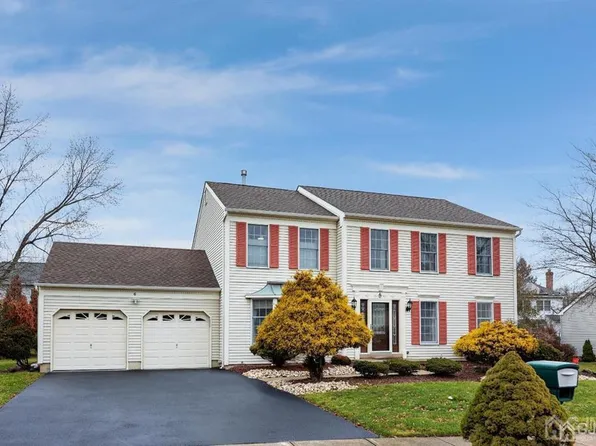 6 Hamilton Ct, Kendall Park, NJ 08824