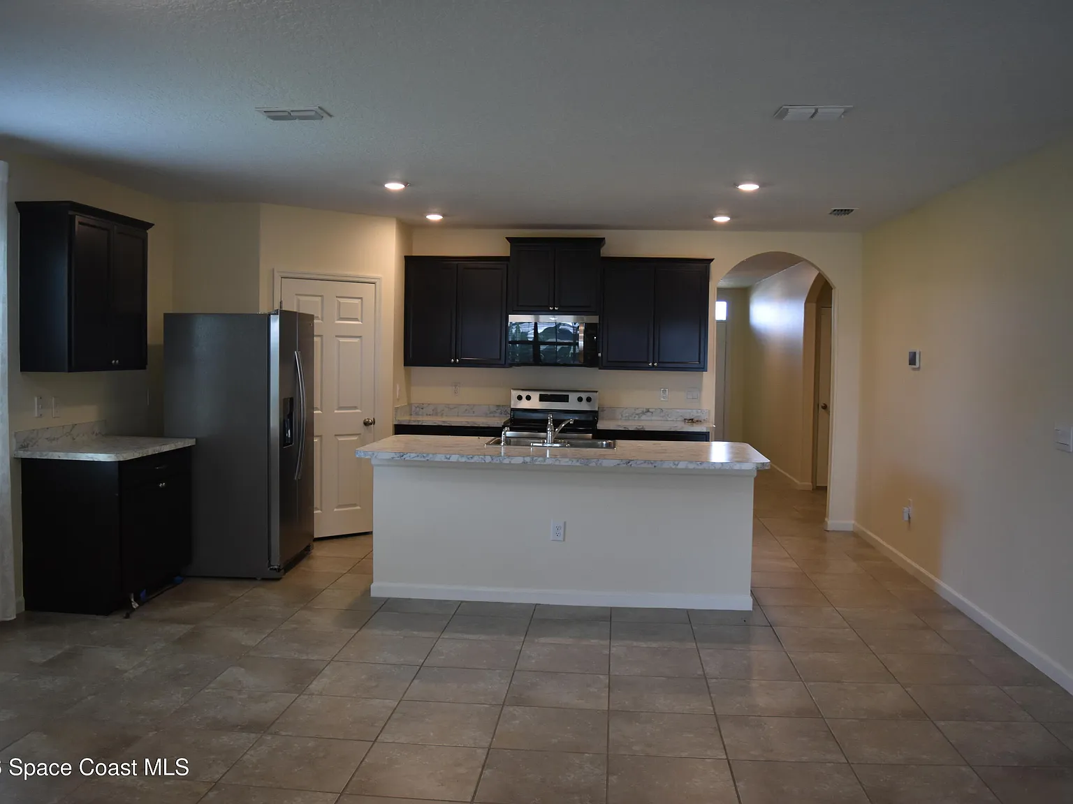 4 bed, 2.0 bath, 1918 sqft, $2,300 — Photo 4