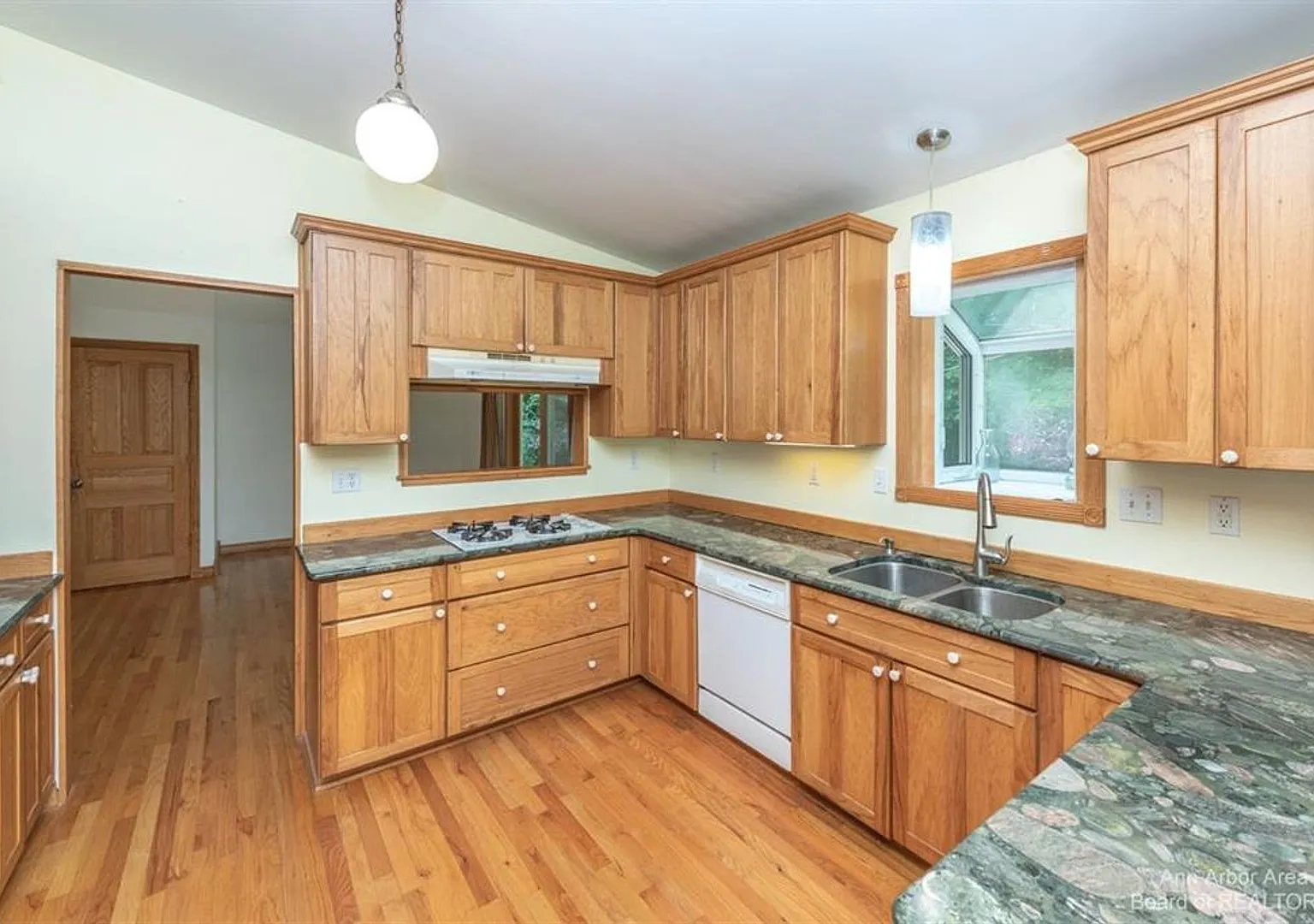 Spacious Home! — Photo 4