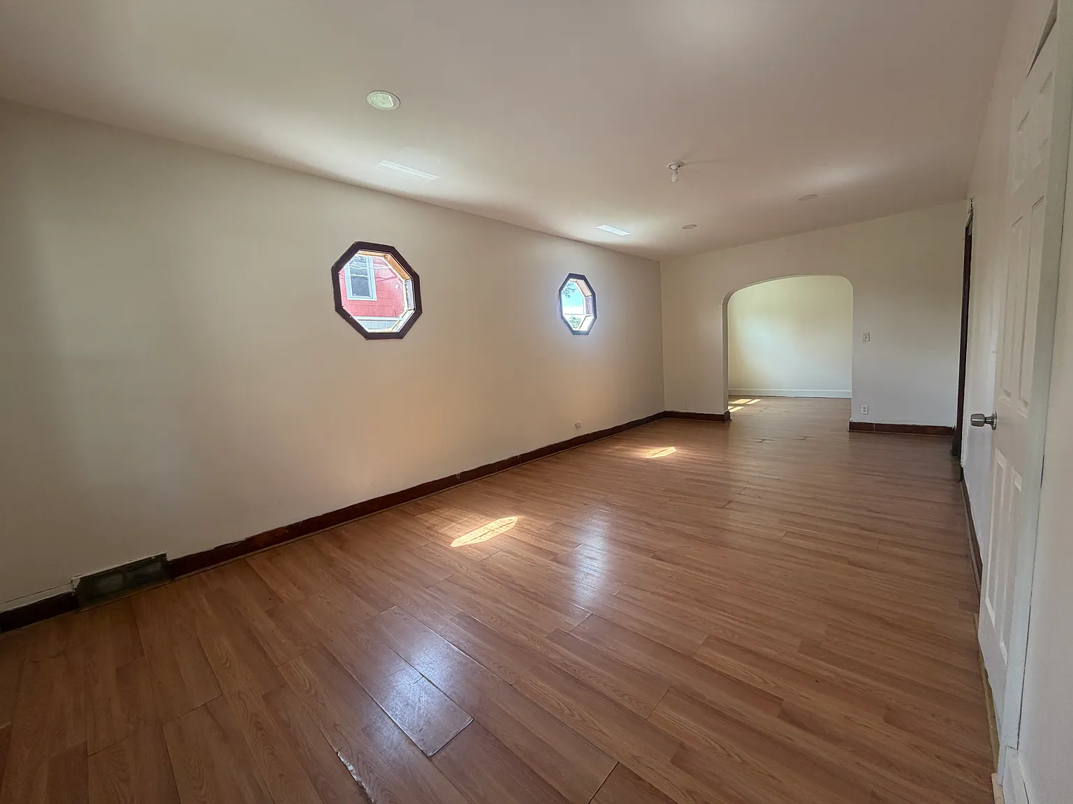 3 bed, 1.5 bath, 1200 sqft, $1,100 — Photo 2