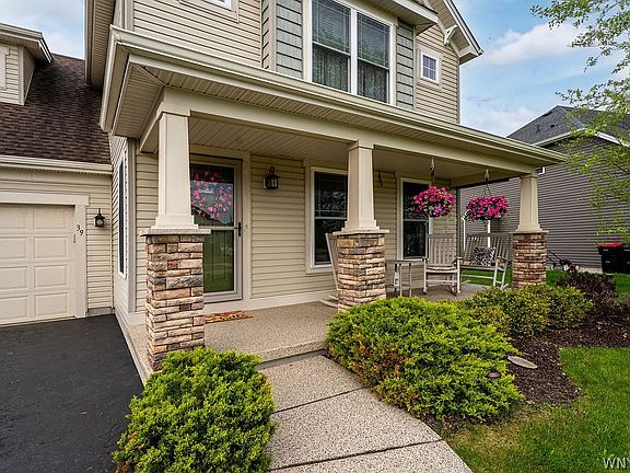 3rd image of 39 Newberry Ln
