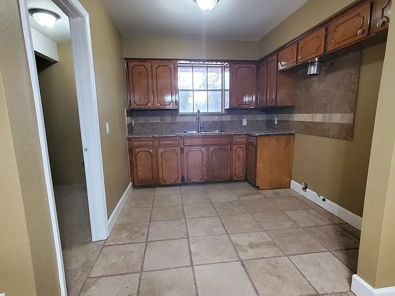 8507 Lorna St — Photo 5
