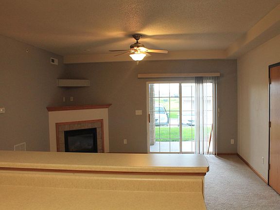 3rd image of 460 Bradley Pl Unit 4