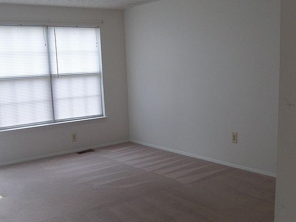 Living room - view 2