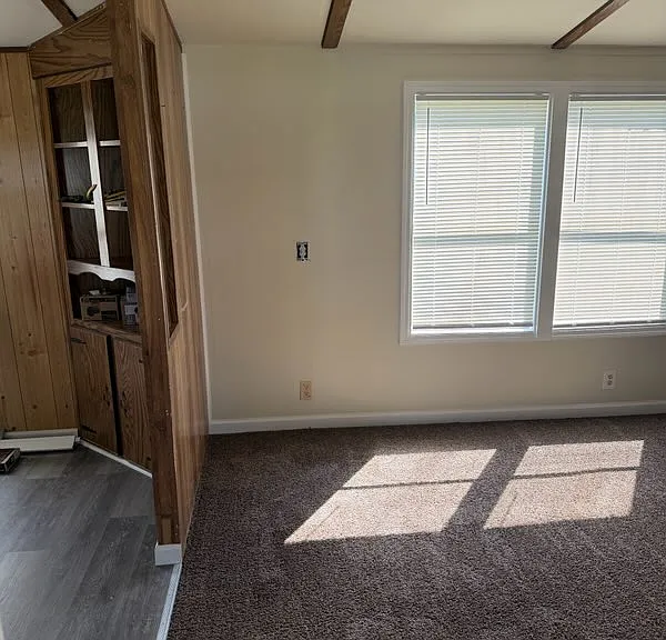 210 Theresa Ln — Photo 5
