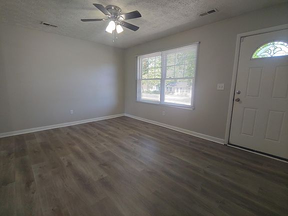 3rd image of 16 Plymouth Ln