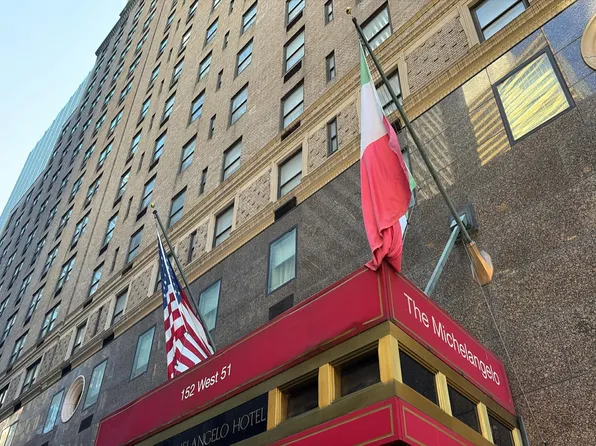 150 W 51st St APT 835, New York, NY 10019