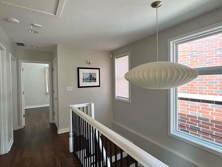 1902 W Cortland St — Photo 10