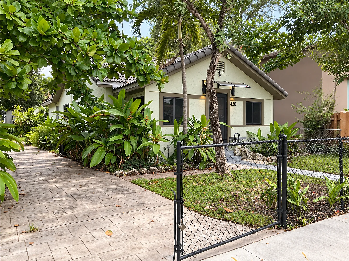 3 bed, 1200 sqft, $3,900 — Photo 2