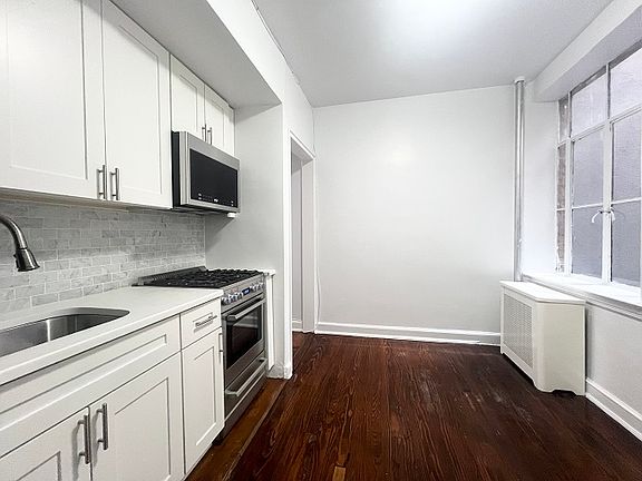 3rd image of 348 W 45th St APT 4D