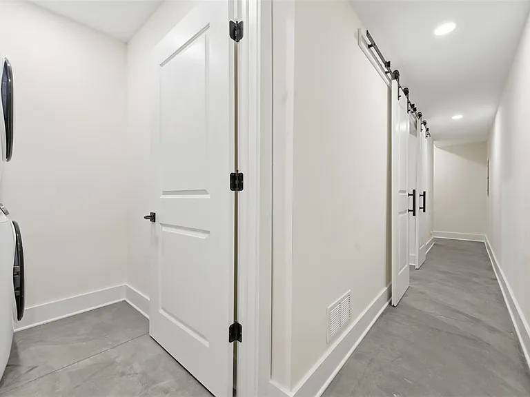 1361 Hawthorne St — Photo 20