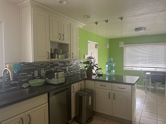 2nd image of 575 Barto St