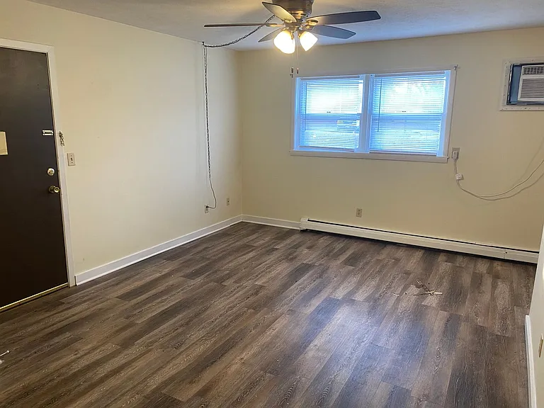 102 College Park — Photo 3