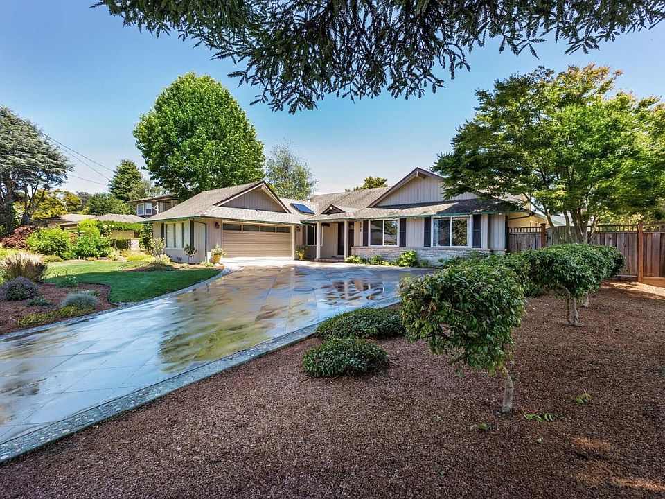 1st image of 371 Baltusrol Dr