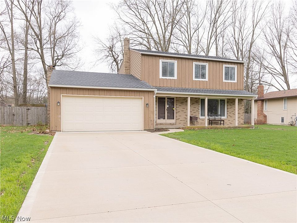 1st image of 32625 Surrey Ln