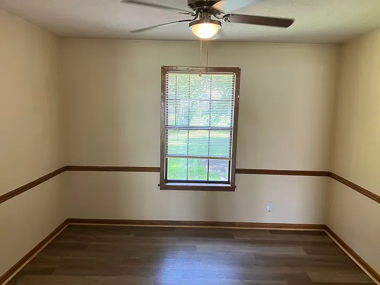 916 Elderberry St — Photo 5