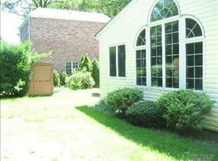 39 Kenwood Rd, Garden City, NY 11530