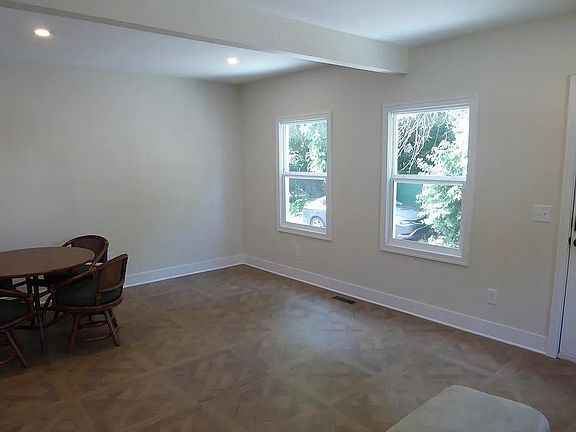 5th image of 2493 Thurman Ave Unit 1