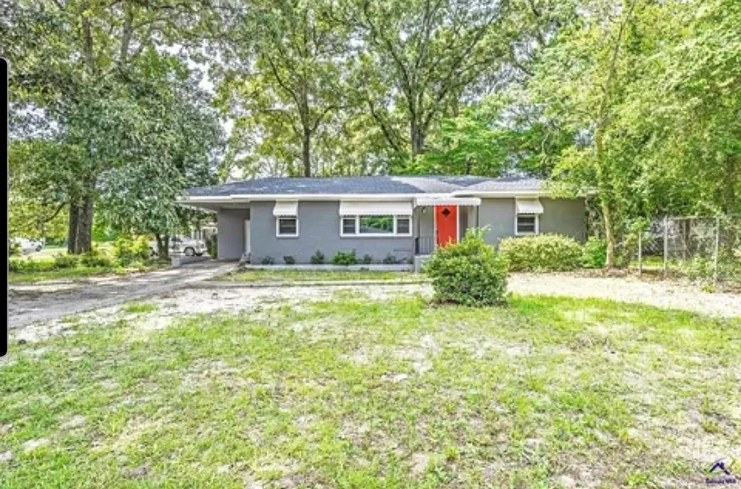 3 bed, 1101 sqft, $1,395 — Photo 1