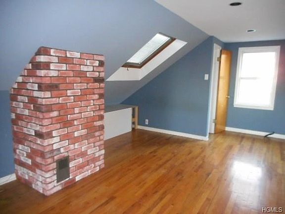 4th image of 263 Carter Ave