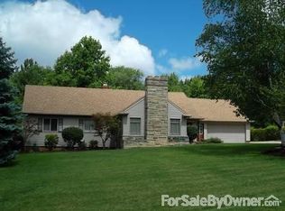 203 Ridgeview Dr, Seven Hills, OH 44131