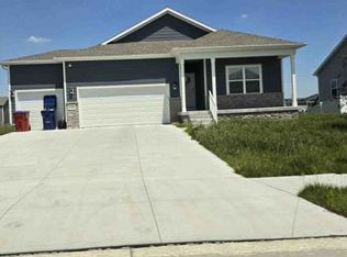6228 Clear Creek St, Papillion, NE 68157