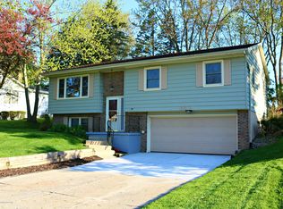6812 Pony Trl, Lansing, MI 48917