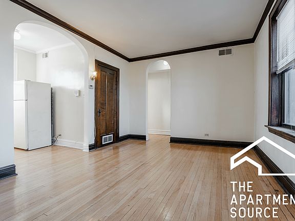 2nd image of 3618 N Marshfield Ave APT 3B