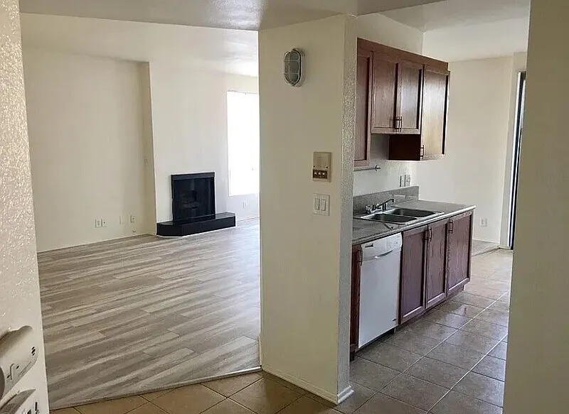 2 bed, 2.0 bath, 1100 sqft, $2,200 — Photo 3