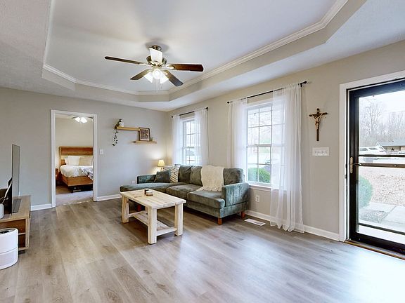 3rd image of 1007 Twin Oaks Dr