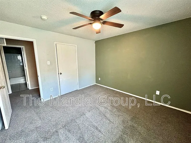 1012 Margaret Dr — Photo 10