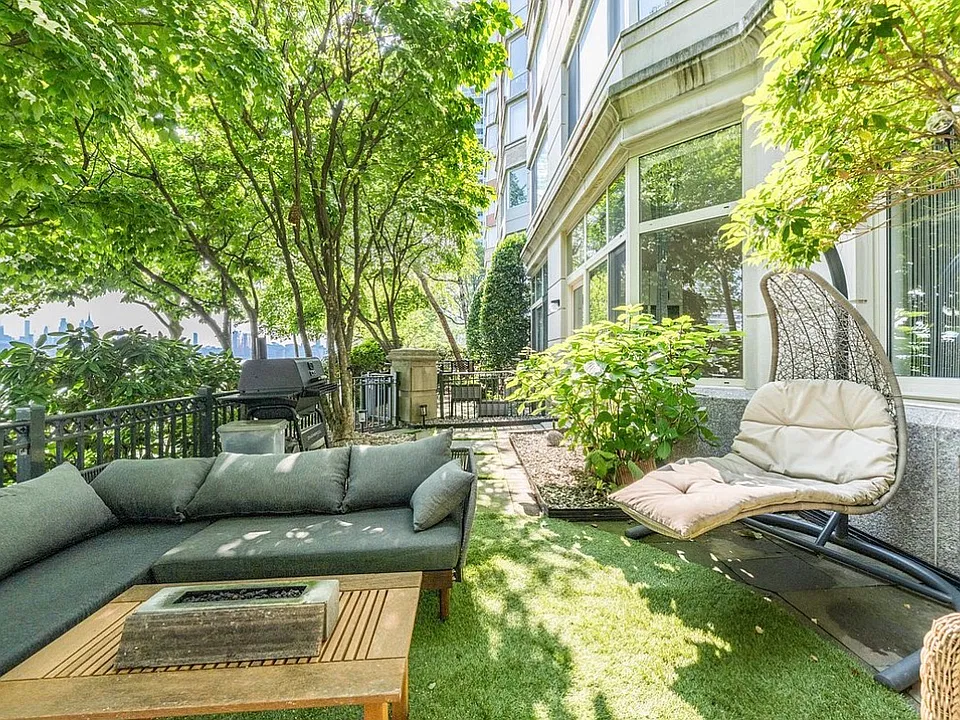 20 2nd St #105