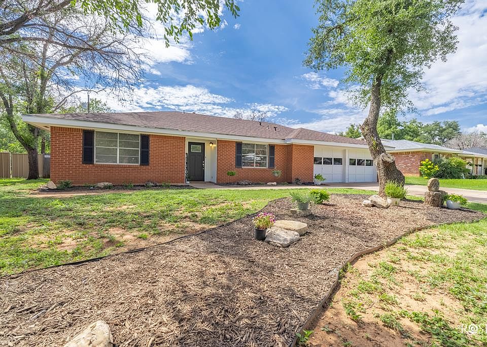1st image of 229 Twin Oaks Dr