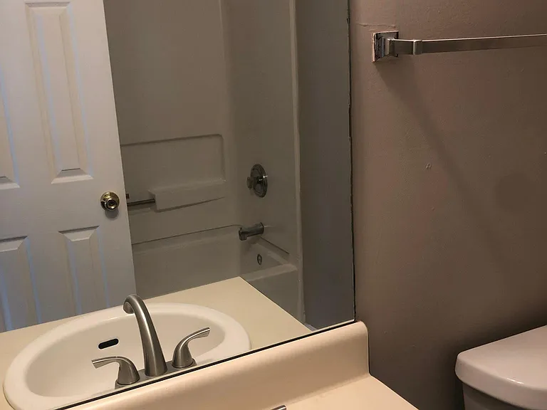 5910 Hampton Ct — Photo 9