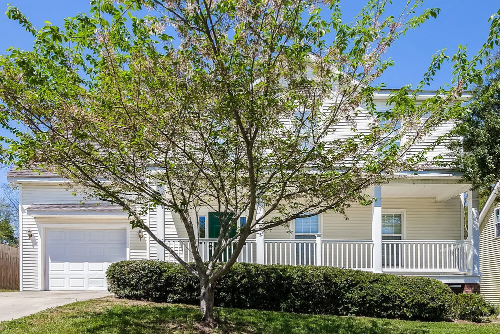 4 bed, 2.5 bath, 1888 sqft, $2,215 — Photo 1