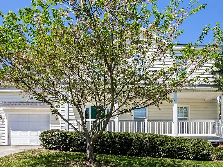 906 Houston Heights Rd — Photo 1