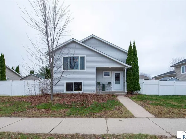 1006 Wettergren St, Saint Peter, MN 56082