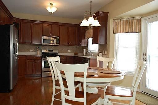 4th image of 102 N Dixon Dr