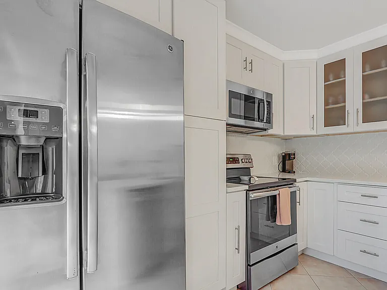 1138 11th Ct — Photo 5