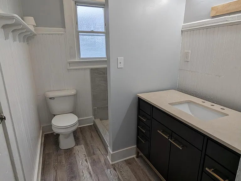 111 S Van Gilder St — Photo 6