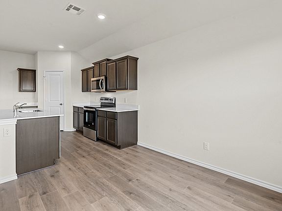 4th image of 211 Whispering Pine Dr