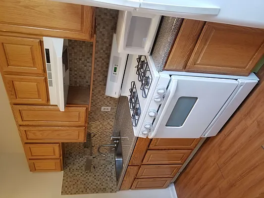 Rented by Max & Associates Realty Corp | media 20