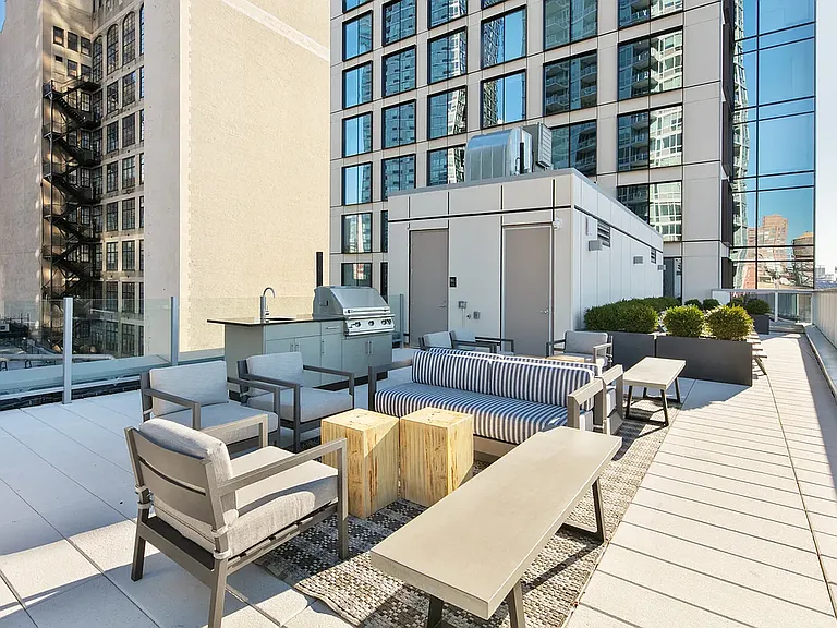 515 W 36th St #12E — Photo 21