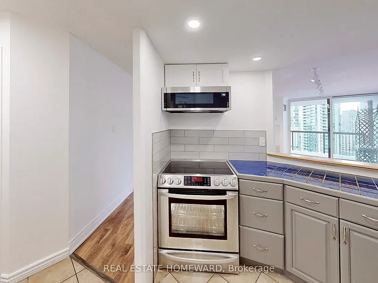 77 Maitland Pl #1827 — Photo 7